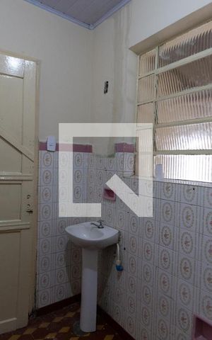 Casa para alugar com 150m², 2 quartos e 1 vaga Casa para alugar com 150m², 2 quartos e 1 vagaBanheiro