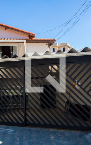 Casa à venda com 127m², 3 quartos e 2 vagas Casa à venda com 127m², 3 quartos e 2 vagasFachada