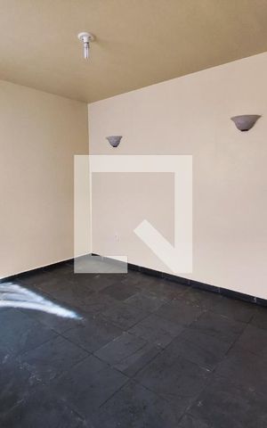 Casa para alugar com 50m², 1 quarto e sem vaga Casa para alugar com 50m², 1 quarto e sem vagaSala