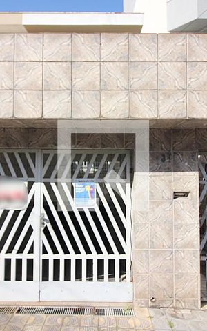 Casa à venda com 260m², 3 quartos e 2 vagasFachada 