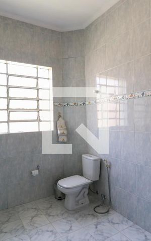 Casa à venda com 180m², 3 quartos e 2 vagas Casa à venda com 180m², 3 quartos e 2 vagasBanheiro da Suíte 2