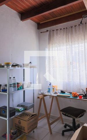 Casa à venda com 180m², 3 quartos e 2 vagas Casa à venda com 180m², 3 quartos e 2 vagasEscritório