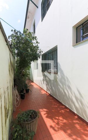 Casa à venda com 180m², 3 quartos e 2 vagas Casa à venda com 180m², 3 quartos e 2 vagasQuintal