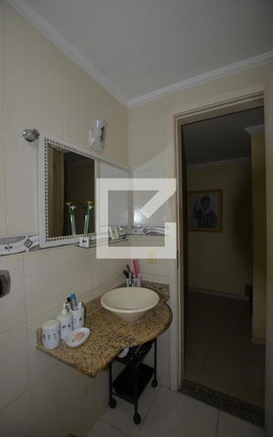 Casa à venda com 220m², 4 quartos e 3 vagasBanheiro social