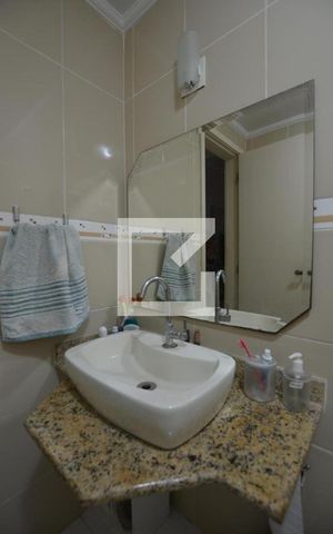 Casa à venda com 220m², 4 quartos e 3 vagasBanheiro da Suíte 1