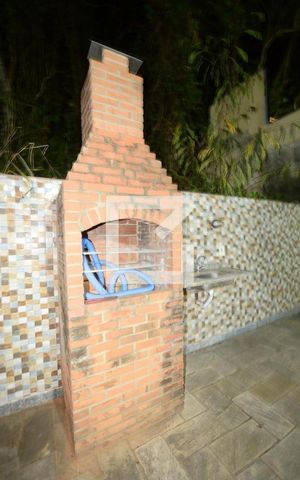 Casa à venda com 220m², 4 quartos e 3 vagasPiscina com churrasqueira