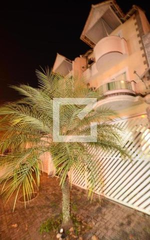 Casa à venda com 220m², 4 quartos e 3 vagasFachada
