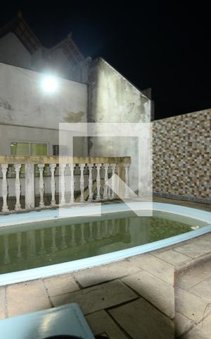 Casa à venda com 220m², 4 quartos e 3 vagasPiscina com churrasqueira
