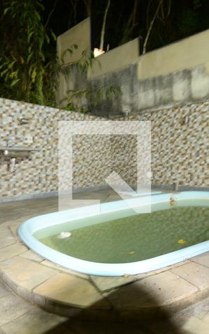 Casa à venda com 220m², 4 quartos e 3 vagasPiscina com churrasqueira