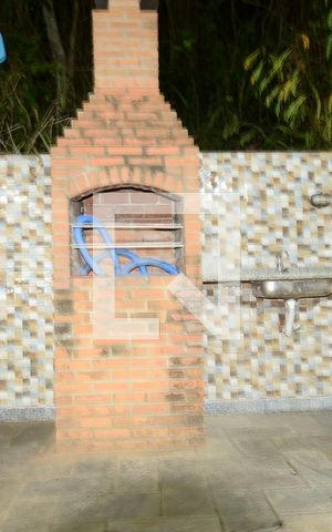 Casa à venda com 220m², 4 quartos e 3 vagasPiscina com churrasqueira