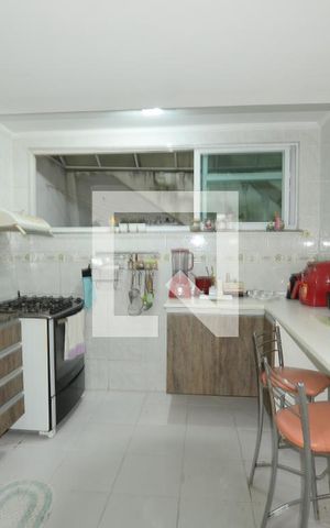 Casa à venda com 220m², 4 quartos e 3 vagasCozinha