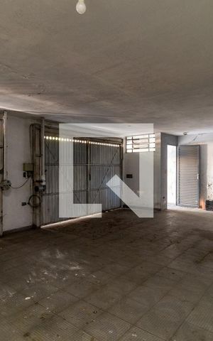 Casa à venda com 200m², 4 quartos e 3 vagas Casa à venda com 200m², 4 quartos e 3 vagasGaragem