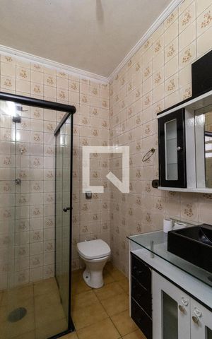 Casa à venda com 200m², 4 quartos e 3 vagas Casa à venda com 200m², 4 quartos e 3 vagasBanheiro