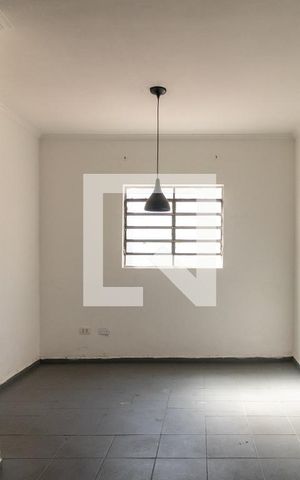 Casa à venda com 200m², 4 quartos e 3 vagas Casa à venda com 200m², 4 quartos e 3 vagasSala