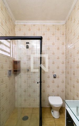 Casa à venda com 200m², 4 quartos e 3 vagas Casa à venda com 200m², 4 quartos e 3 vagasBanheiro
