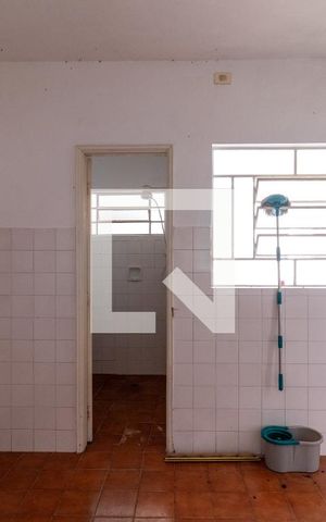Casa à venda com 200m², 4 quartos e 3 vagas Casa à venda com 200m², 4 quartos e 3 vagasEdícula - Cozinha