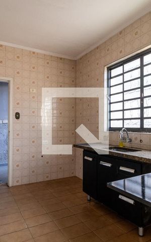 Casa à venda com 200m², 4 quartos e 3 vagas Casa à venda com 200m², 4 quartos e 3 vagasCozinha