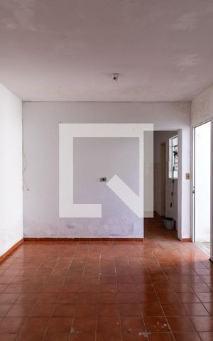 Casa à venda com 200m², 4 quartos e 3 vagas Casa à venda com 200m², 4 quartos e 3 vagasEdícula - Quarto