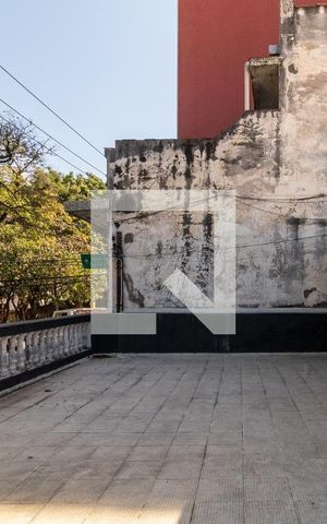 Casa à venda com 200m², 4 quartos e 3 vagas Casa à venda com 200m², 4 quartos e 3 vagasVaranda