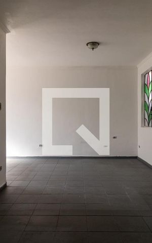 Casa à venda com 200m², 4 quartos e 3 vagas Casa à venda com 200m², 4 quartos e 3 vagasSala