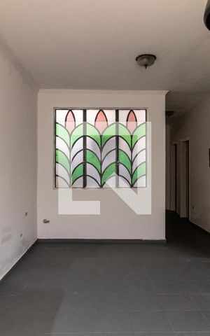 Casa à venda com 200m², 4 quartos e 3 vagas Casa à venda com 200m², 4 quartos e 3 vagasSala