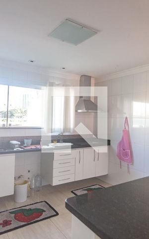 Casa à venda com 298m², 3 quartos e 5 vagas Casa à venda com 298m², 3 quartos e 5 vagasCozinha