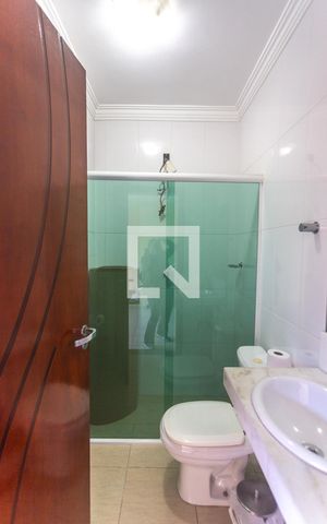 Casa à venda com 298m², 3 quartos e 5 vagas Casa à venda com 298m², 3 quartos e 5 vagasBanheiro de Serviço