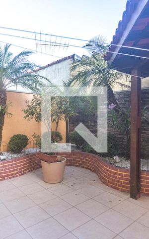 Casa à venda com 298m², 3 quartos e 5 vagas Casa à venda com 298m², 3 quartos e 5 vagasÁrea Externa