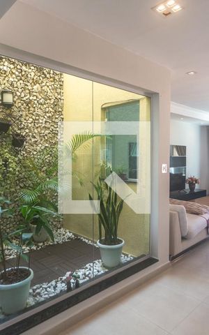 Casa à venda com 298m², 3 quartos e 5 vagas Casa à venda com 298m², 3 quartos e 5 vagasJardim de Inverno