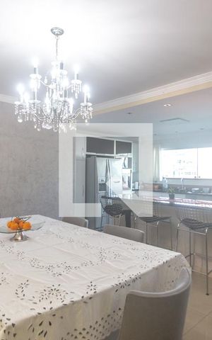 Casa à venda com 298m², 3 quartos e 5 vagas Casa à venda com 298m², 3 quartos e 5 vagasSala de Jantar