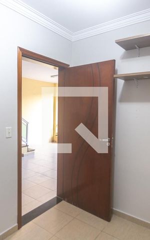 Casa à venda com 298m², 3 quartos e 5 vagas Casa à venda com 298m², 3 quartos e 5 vagasQuarto de Serviço