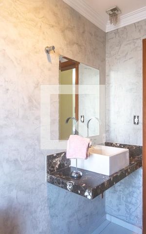 Casa à venda com 298m², 3 quartos e 5 vagas Casa à venda com 298m², 3 quartos e 5 vagasLavabo