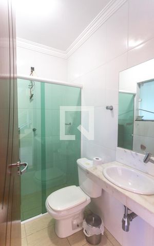 Casa à venda com 298m², 3 quartos e 5 vagas Casa à venda com 298m², 3 quartos e 5 vagasBanheiro de Serviço