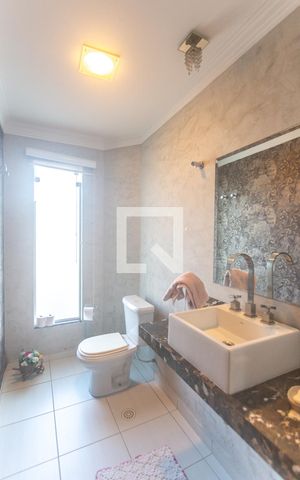 Casa à venda com 298m², 3 quartos e 5 vagas Casa à venda com 298m², 3 quartos e 5 vagasLavabo