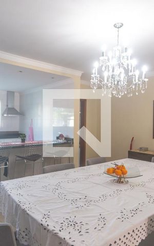 Casa à venda com 298m², 3 quartos e 5 vagas Casa à venda com 298m², 3 quartos e 5 vagasSala de Jantar