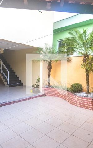 Casa à venda com 298m², 3 quartos e 5 vagas Casa à venda com 298m², 3 quartos e 5 vagasÁrea Externa