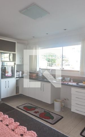 Casa à venda com 298m², 3 quartos e 5 vagas Casa à venda com 298m², 3 quartos e 5 vagasCozinha