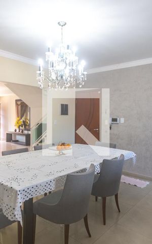 Casa à venda com 298m², 3 quartos e 5 vagas Casa à venda com 298m², 3 quartos e 5 vagasSala de Jantar