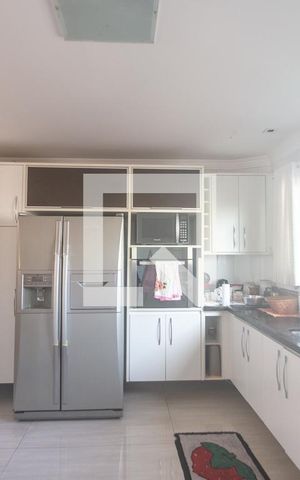 Casa à venda com 298m², 3 quartos e 5 vagas Casa à venda com 298m², 3 quartos e 5 vagasCozinha