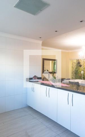 Casa à venda com 298m², 3 quartos e 5 vagas Casa à venda com 298m², 3 quartos e 5 vagasCozinha