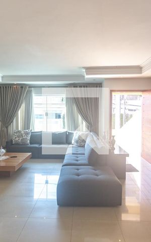 Casa à venda com 298m², 3 quartos e 5 vagas Casa à venda com 298m², 3 quartos e 5 vagasSala de Estar