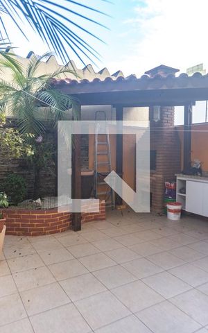 Casa à venda com 298m², 3 quartos e 5 vagas Casa à venda com 298m², 3 quartos e 5 vagasÁrea Externa