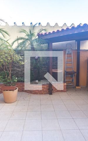 Casa à venda com 298m², 3 quartos e 5 vagas Casa à venda com 298m², 3 quartos e 5 vagasÁrea Externa