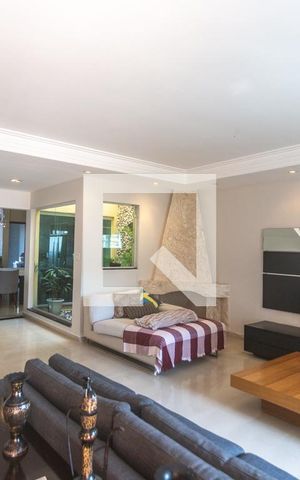 Casa à venda com 298m², 3 quartos e 5 vagas Casa à venda com 298m², 3 quartos e 5 vagasSala de Estar