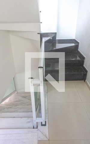 Casa à venda com 298m², 3 quartos e 5 vagas Casa à venda com 298m², 3 quartos e 5 vagasCorredor