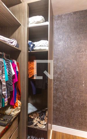 Casa à venda com 298m², 3 quartos e 5 vagas Casa à venda com 298m², 3 quartos e 5 vagasCloset da Suíte 3