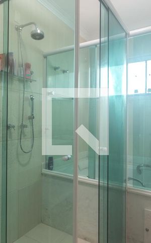 Casa à venda com 298m², 3 quartos e 5 vagas Casa à venda com 298m², 3 quartos e 5 vagasBanheiro da Suíte 3