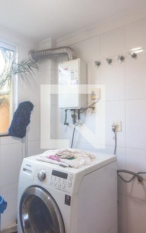 Casa à venda com 298m², 3 quartos e 5 vagas Casa à venda com 298m², 3 quartos e 5 vagasÁrea de Serviço