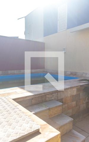 Casa à venda com 298m², 3 quartos e 5 vagas Casa à venda com 298m², 3 quartos e 5 vagasCobertura