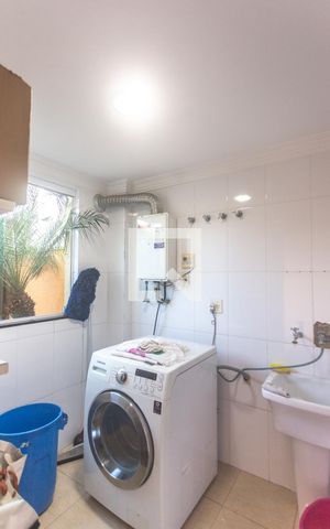 Casa à venda com 298m², 3 quartos e 5 vagas Casa à venda com 298m², 3 quartos e 5 vagasÁrea de Serviço